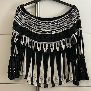 Women’s Blouse Xl off shoulder Aztec print